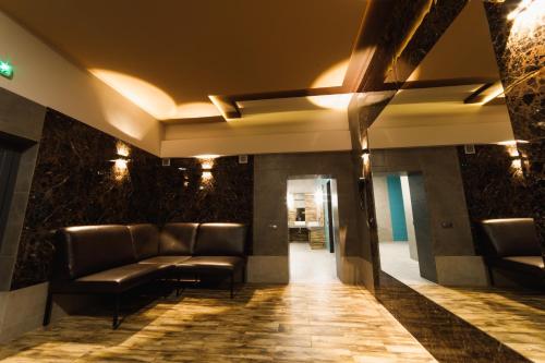 a waiting room with leather couches in a lobby at Globus Hotel in Ternopilʼ