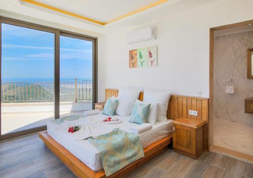 Postel nebo postele na pokoji v ubytování Villa 5 Sleeps 6 Isolated Pool See and Montain View-Villa Kartal Yuvası
