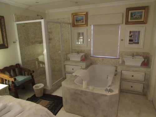 a large bathroom with a tub and a sink at Marlyn and Dolfyn Self Catering in Paternoster