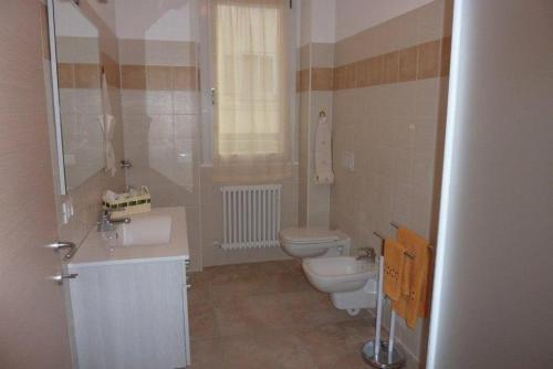 Ett badrum på Residence Giuliana Dervio