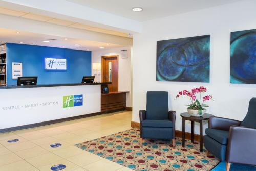 Ο χώρος του λόμπι ή της ρεσεψιόν στο Holiday Inn Express Braintree by IHG
