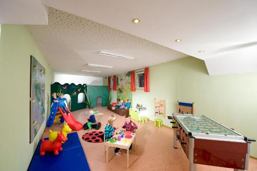 Dětský klub v ubytování Hotel Leonhard