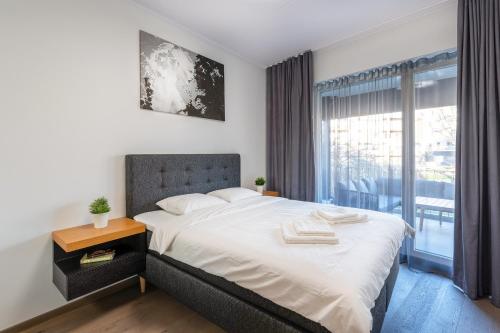 a bedroom with a large bed and a window at TartuKodu Fortuuna 23A-2 in Tartu