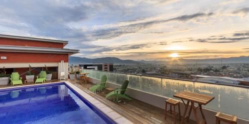 Kolam renang di atau dekat dengan LATAM HOTEL Plaza Pradera Quetzaltenango
