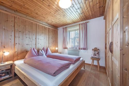 Postel nebo postele na pokoji v ubytování Harrerhof