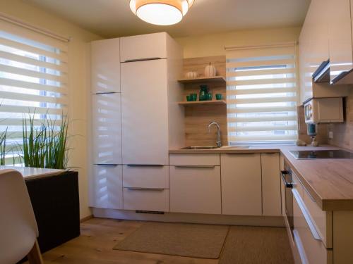 Luxury Garden Apartment (5 mins to the subway)
