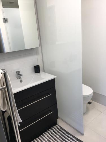 Ένα μπάνιο στο Residence du Lac - 2 Bedroom apartment