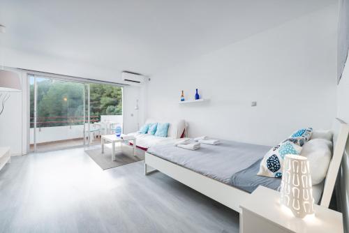 Giường trong phòng chung tại Nice Studio in Siesta 2 in Puerto Alcudia 2