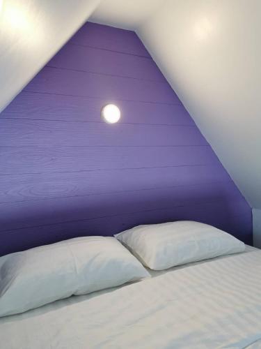 Ένα ή περισσότερα κρεβάτια σε δωμάτιο στο Dozy Lamoon House