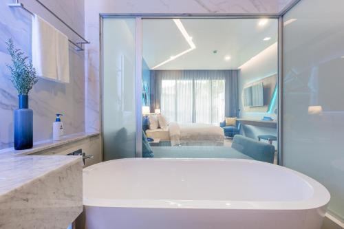 
Et badeværelse på BlueSotel SMART Krabi Aonang Beach - Adults only - SHA Extra Plus

