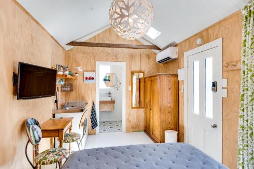 a tiny house with a kitchen and a dining room at Ahuriri Studio Cottage in Napier