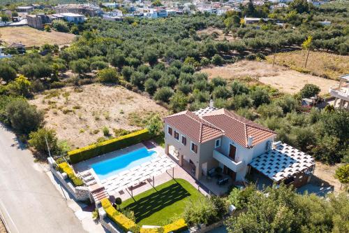 Πισίνα στο ή κοντά στο Βίλα Ευανθία