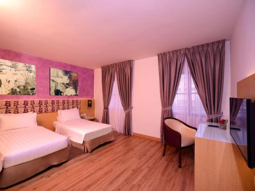 Un ou plusieurs lits dans un hébergement de l'établissement Bella Vista Waterfront Resort, Kuah Langkawi