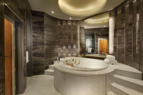 Phòng tắm tại Crowne Plaza Zhangzhou, an IHG Hotel