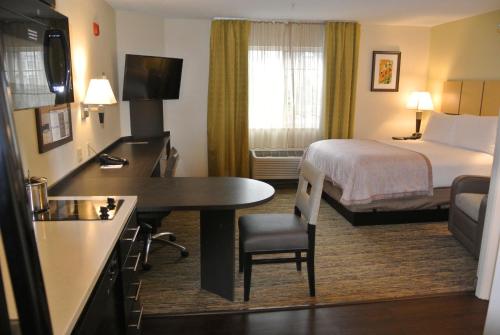 Foto dalla galleria di Candlewood Suites Washington-Fairfax, an IHG Hotel a Fairfax