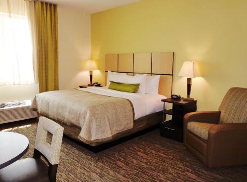 Posteľ alebo postele v izbe v ubytovaní Candlewood Suites Odessa, an IHG Hotel