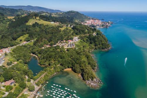 an aerial view of a group of islands in the water at Bungalows Portuondo parking gratuito in Mundaka