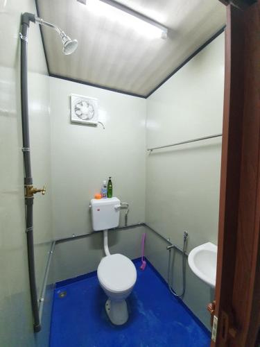 Bilik mandi di Padang Besar Red Cabin Homestay