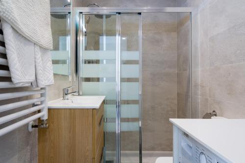 Espacioso 3 hab dobles, 2 baños Centro Ciudad
