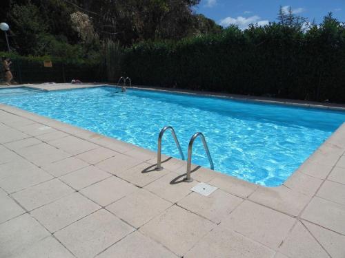 Πισίνα στο ή κοντά στο La Madonette