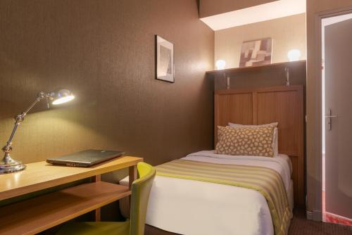 Ένα ή περισσότερα κρεβάτια σε δωμάτιο στο Hotel 29 Lepic