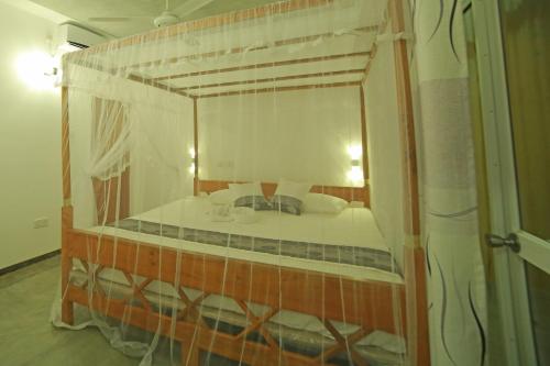 Llit o llits en una habitació de Coconut Style Restaurant & Milinda Guest