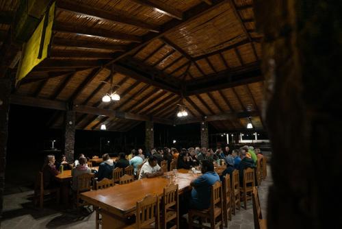 Un restaurante o sitio para comer en Hotel Puerto Inka