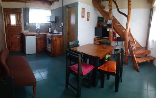 Η κουζίνα ή μικρή κουζίνα στο Cabañas Mai-Hue