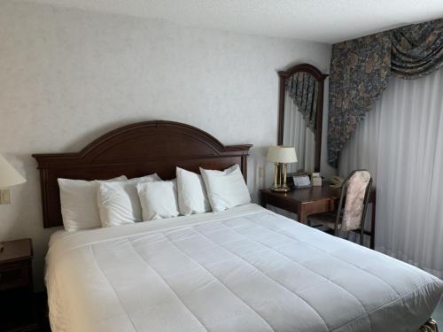 Cama o camas de una habitación en Rodeway Inn Fallsview