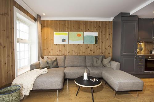 a living room with a couch and a table at Dr. Holms Hotel Leilighet in Geilo