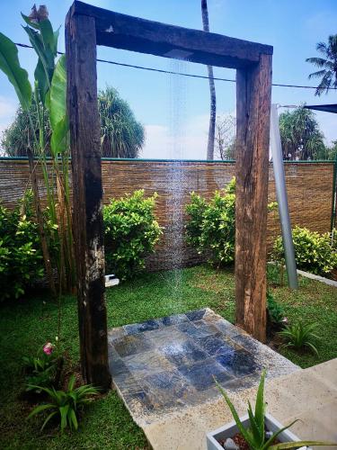 Zahrada ubytování Thoduwawa Beach Villa
