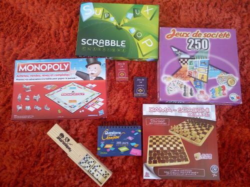 a group of games and toys on a table at VILLA C'MARGOT in Marigot