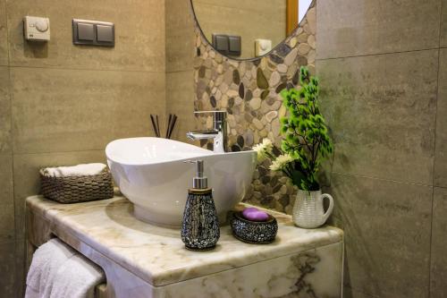 a bathroom with a sink and a mirror at The Birds Nest in Alvor