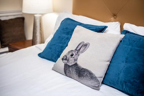 A bed or beds in a room at Trivelles Waterhall Country Hotel - Gatwick 