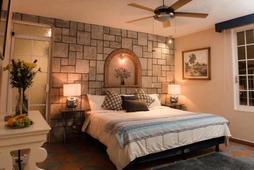 Кровать или кровати в номере Villa Bella Bed & Breakfast Inn