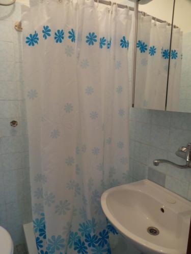Een badkamer bij Apartments Katja