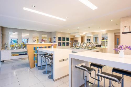 Kuchyň nebo kuchyňský kout v ubytování Holiday Inn Express Beijing Airport Zone by IHG