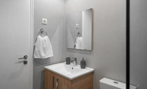 A bathroom at Absolute Athens X