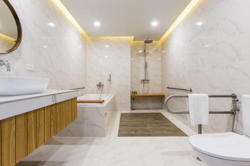 Koupelna v ubytování Sook Hotel