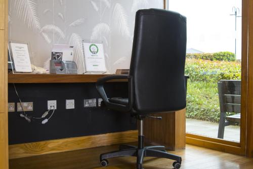 a black chair sitting in front of a desk at Holiday Inn Express London - Epsom Downs by IHG in Epsom
