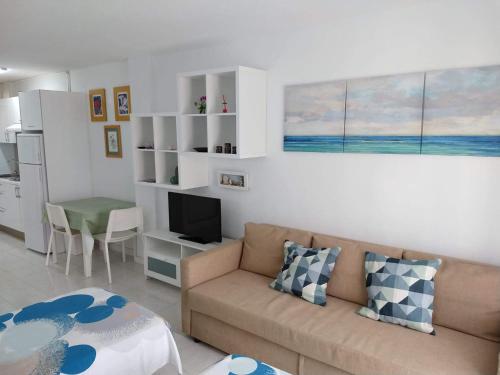 TV a/nebo společenská místnost v ubytování El Dorado Apartment Playa de Las Americas