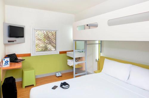 Postel nebo postele na pokoji v ubytování ibis Budget - Newcastle