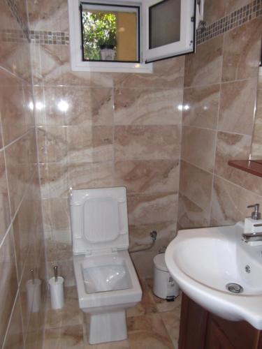 a bathroom with a toilet and a sink at LUXURIOUS APPARTMENTS KATERINA in Platamonas