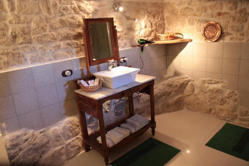 a bathroom with a sink and a mirror at Poesia d'Abruzzo CR 06804dueAFFzerozerozerodue in Caramanico Terme