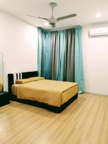 Ένα ή περισσότερα κρεβάτια σε δωμάτιο στο Mr.J Homestay