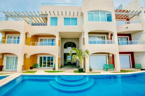 an apartment building with a swimming pool in front of it at Joe‘s Condo at Isla 33 in Isla Mujeres