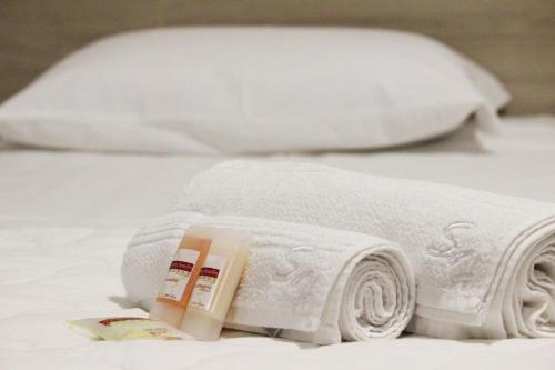 Postel nebo postele na pokoji v ubytování Serrano Hotel