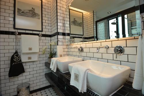 M Boutique Hotel tesisinde bir banyo