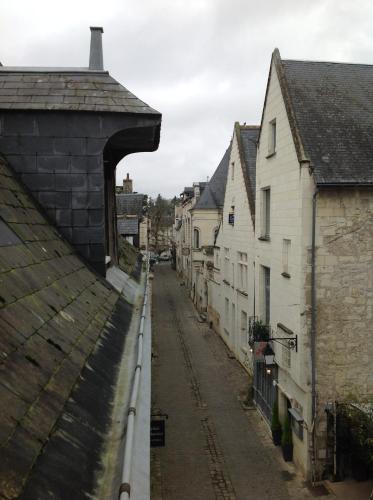 an alley in an old town with buildings at Au Relais Saint Maurice in Chinon