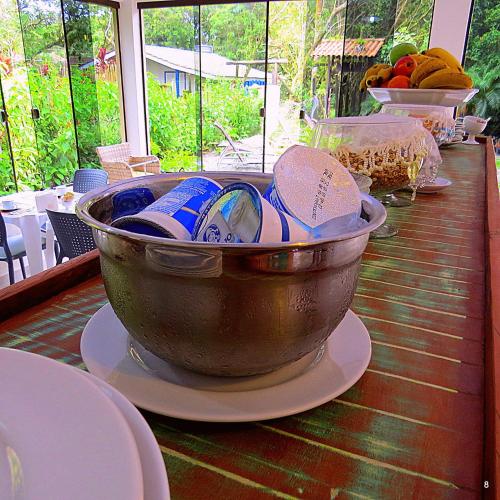 Makanan di atau berdekatan rumah tamu ini